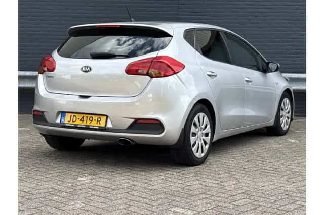 Kia Cee'd (2012) thumbnail 2