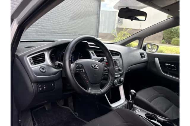 Kia Cee'd (2012) thumbnail 3