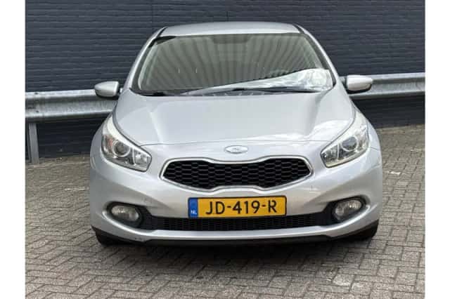 Kia Cee'd (2012) thumbnail 5