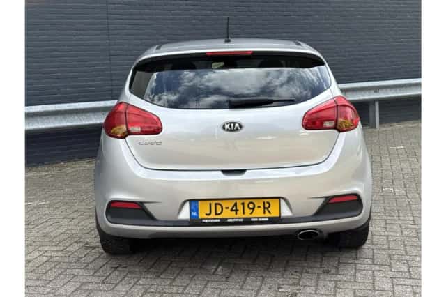 Kia Cee'd (2012) thumbnail 6