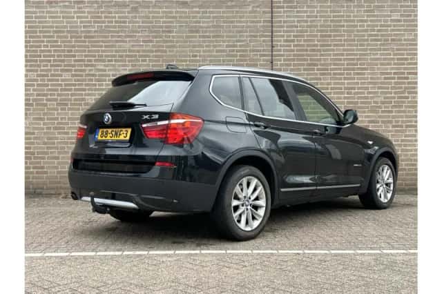BMW X3 (2011) thumbnail 2