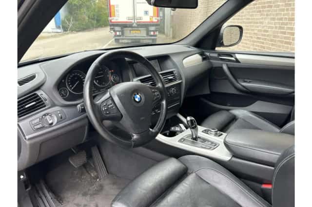 BMW X3 (2011) thumbnail 3