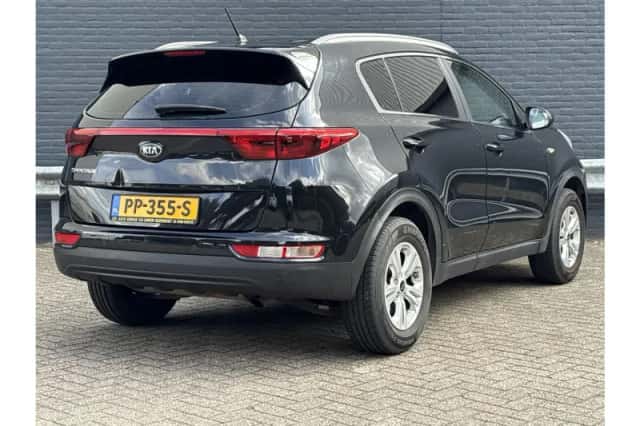 Kia Sportage (2016) thumbnail 2