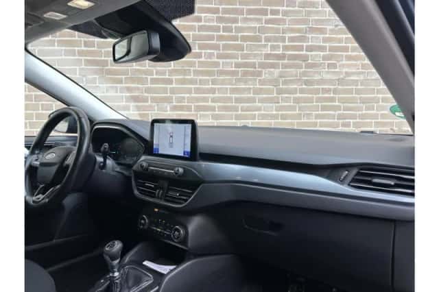 Ford Focus (2020) thumbnail 3