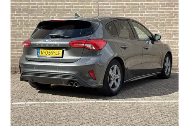Ford Focus (2019) thumbnail 2