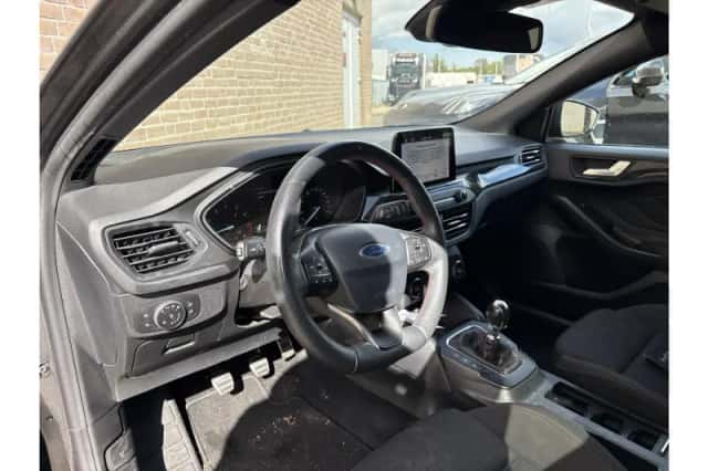 Ford Focus (2019) thumbnail 3