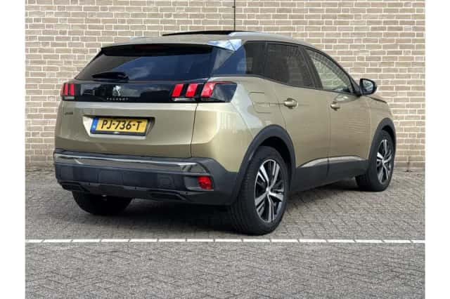 Peugeot 3008 (2017) thumbnail 2