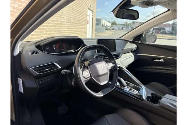 Peugeot 3008 (2017) thumbnail 3
