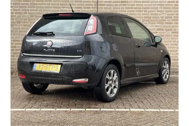 Fiat Punto (2011) thumbnail 2