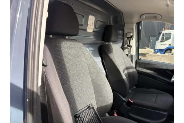 Mercedes-Benz Vito (2021) thumbnail 3
