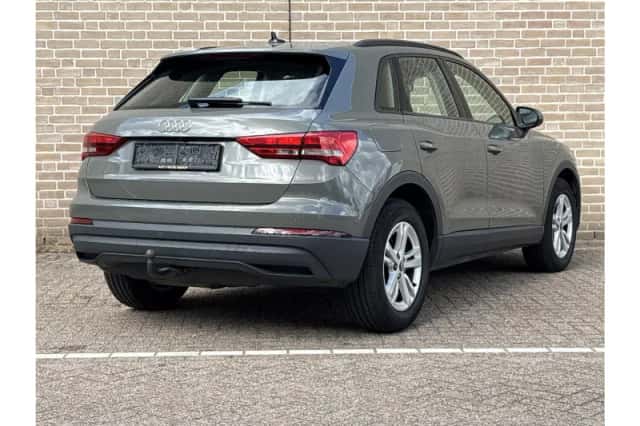 Audi Q3 (2021) thumbnail 2