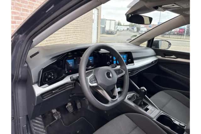 Volkswagen Golf (2021) thumbnail 3