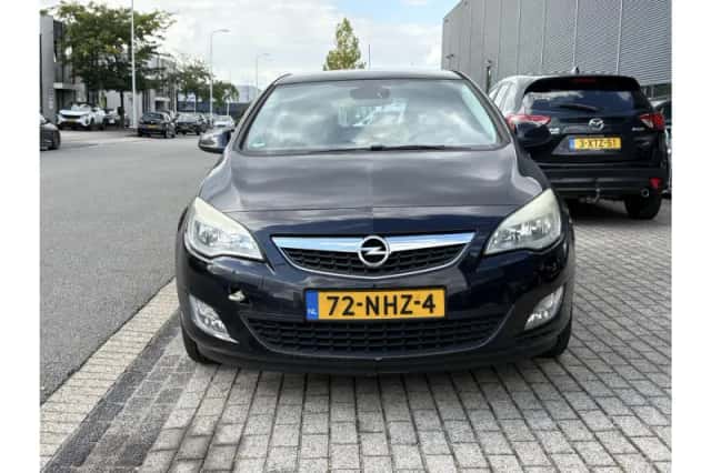 Opel Astra (2010) thumbnail 5
