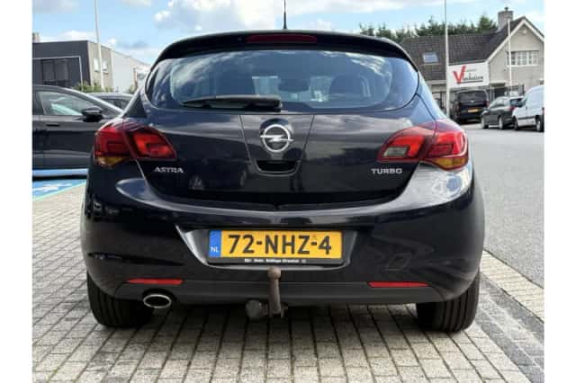 Opel Astra (2010) thumbnail 6