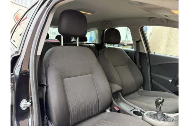 Opel Astra (2011) thumbnail 4