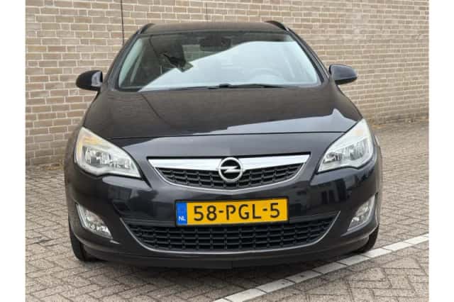 Opel Astra (2011) thumbnail 5