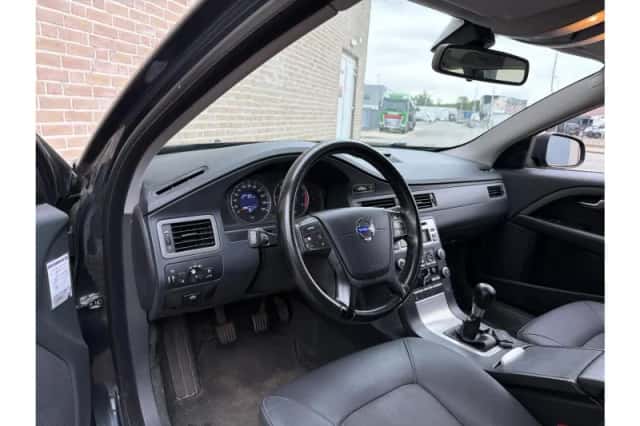Volvo V70 (2010) thumbnail 3