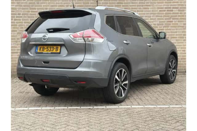 Nissan X-Trail (2016) thumbnail 2