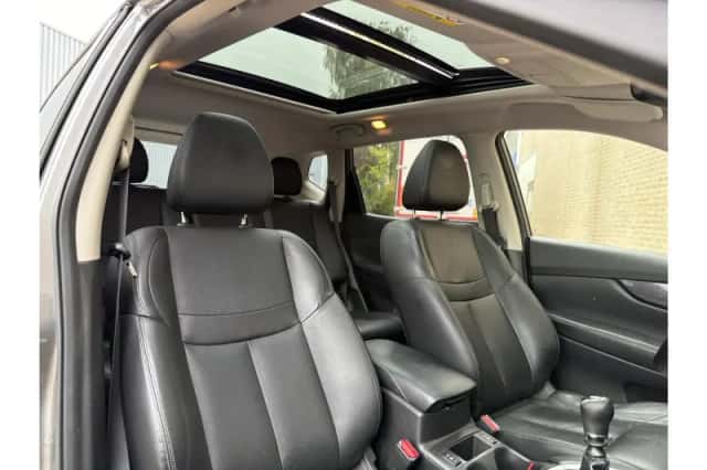 Nissan X-Trail (2016) thumbnail 4