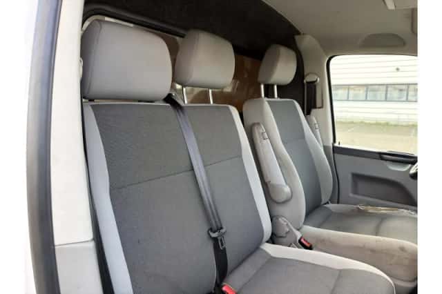 Volkswagen Transporter (2015) thumbnail 4