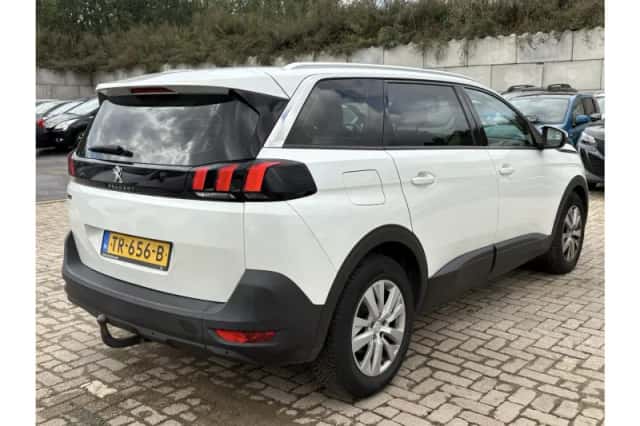 Peugeot 5008 (2018) thumbnail 2