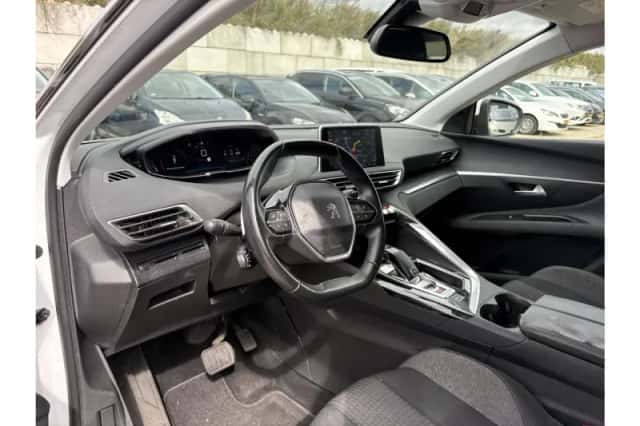 Peugeot 5008 (2018) thumbnail 3