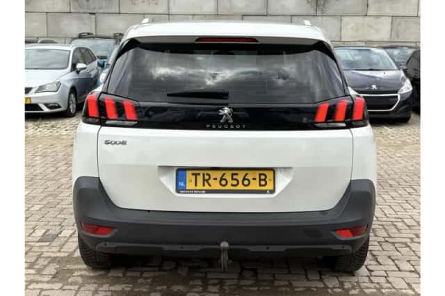 Peugeot 5008 (2018) thumbnail 6