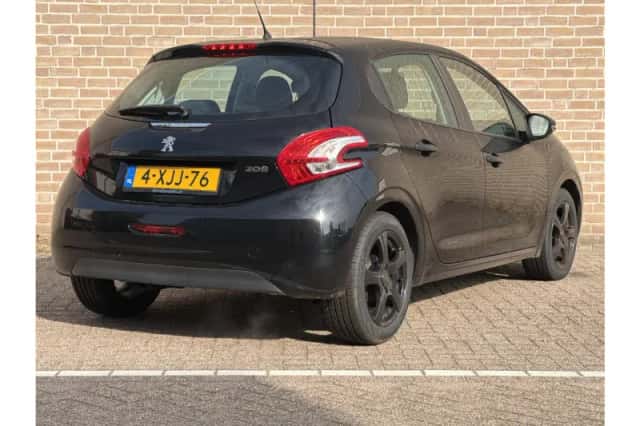 Peugeot 208 (2013) thumbnail 2