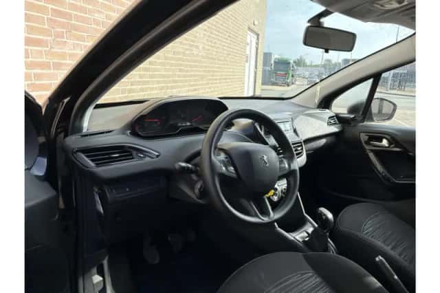 Peugeot 208 (2013) thumbnail 3
