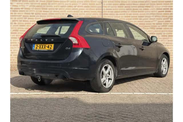 Volvo V60 (2014) thumbnail 2