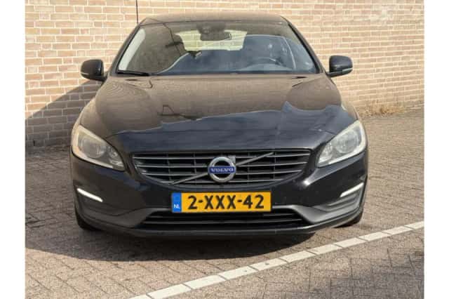 Volvo V60 (2014) thumbnail 5
