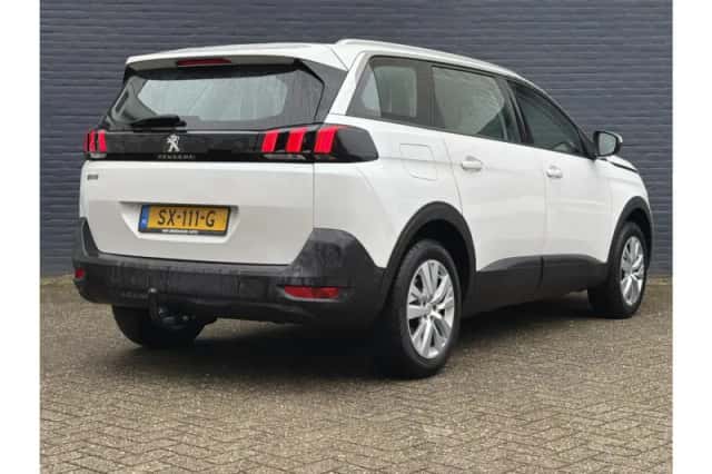 Peugeot 5008 (2018) thumbnail 2