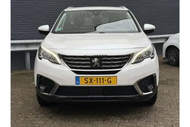 Peugeot 5008 (2018) thumbnail 5