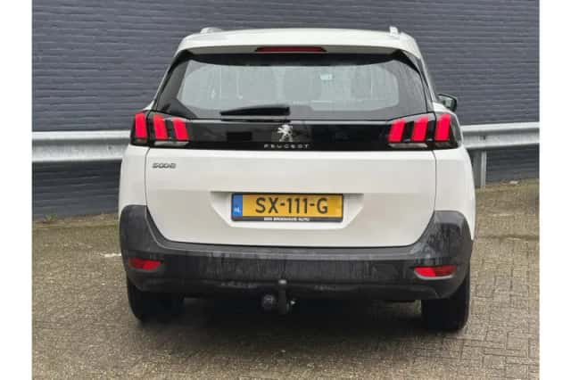 Peugeot 5008 (2018) thumbnail 6