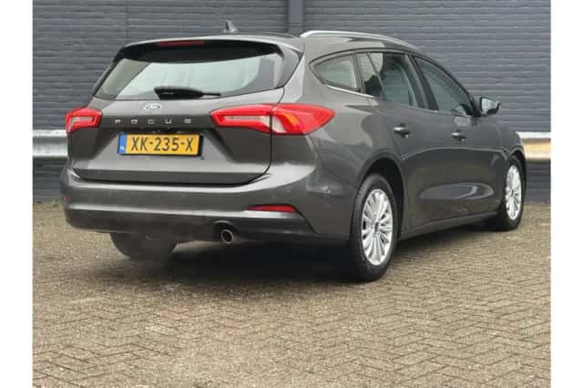 Ford Focus (2019) thumbnail 2