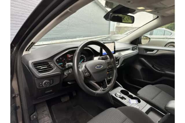 Ford Focus (2019) thumbnail 3