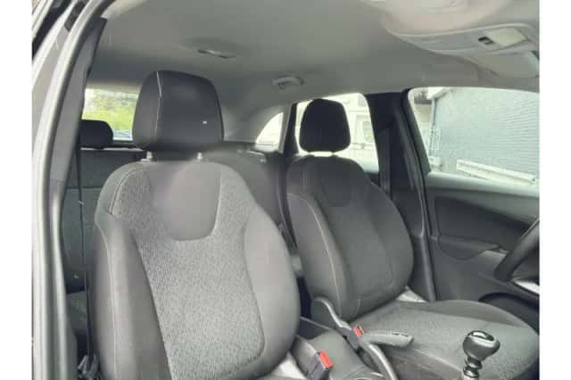 Opel Crossland X (2019) thumbnail 4