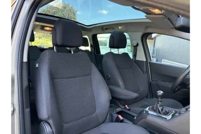Peugeot 5008 (2013) thumbnail 4