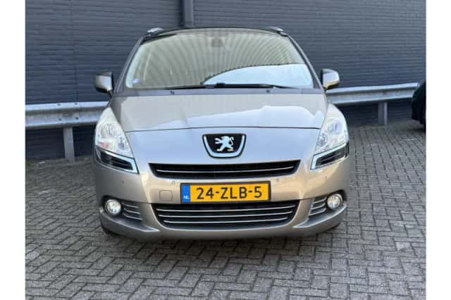 Peugeot 5008 (2013) thumbnail 5