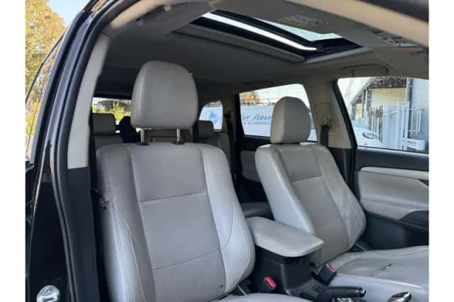 Mitsubishi Outlander (2013) thumbnail 4