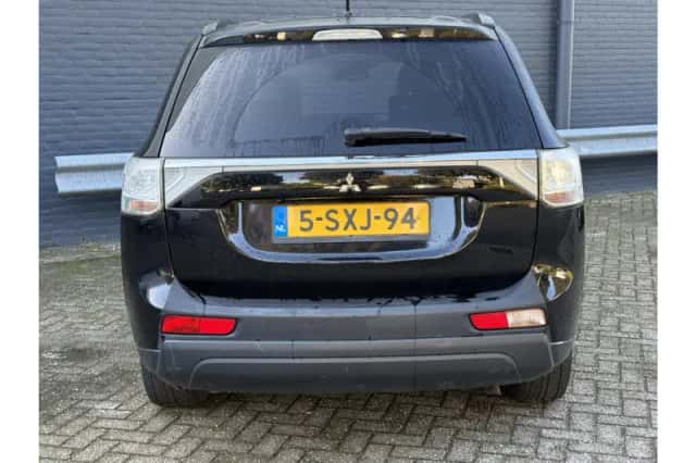 Mitsubishi Outlander (2013) thumbnail 6