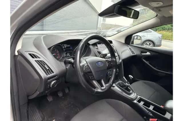Ford Focus (2017) thumbnail 3