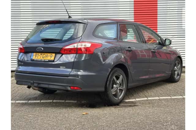 Ford Focus (2012) thumbnail 2