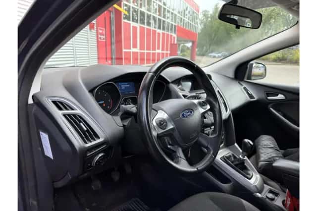 Ford Focus (2012) thumbnail 3