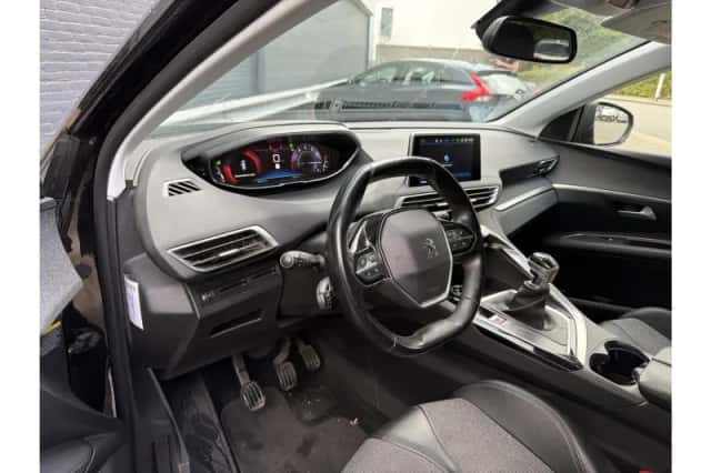 Peugeot 3008 (2019) thumbnail 3