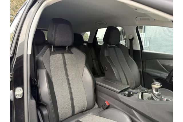 Peugeot 3008 (2019) thumbnail 4