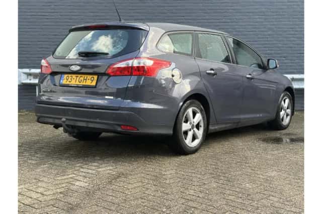 Ford Focus (2012) thumbnail 2
