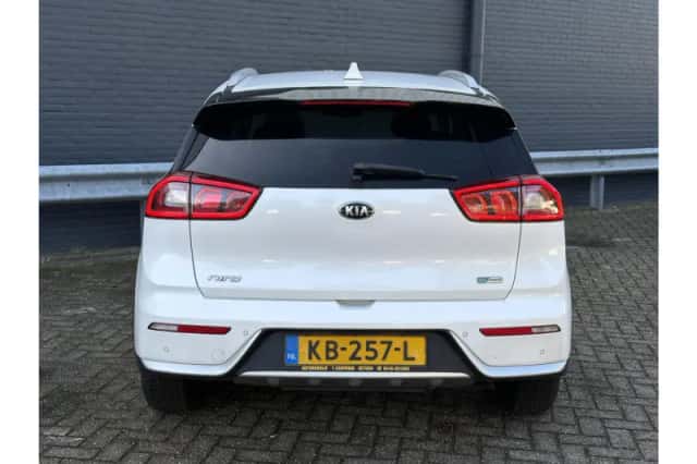 Kia Niro (2016) thumbnail 6