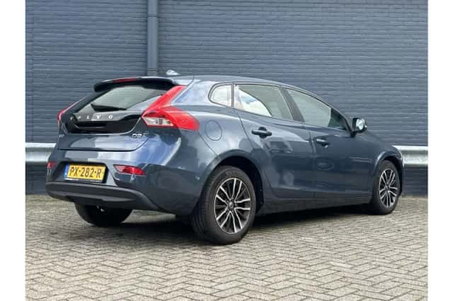Volvo V40 (2017) thumbnail 2