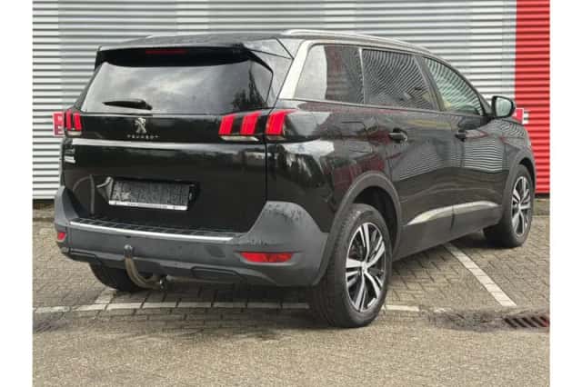 Peugeot 5008 (2019) thumbnail 2